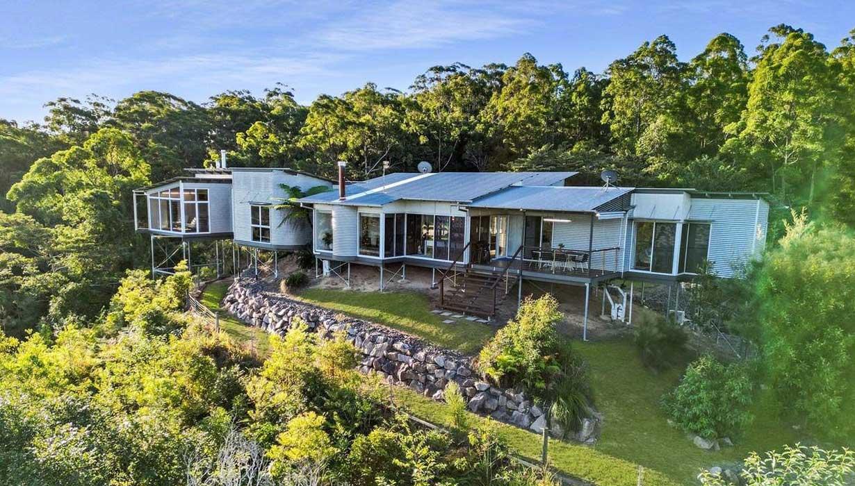 Architecturally designed acreage home by Tremul Constructions Torquay